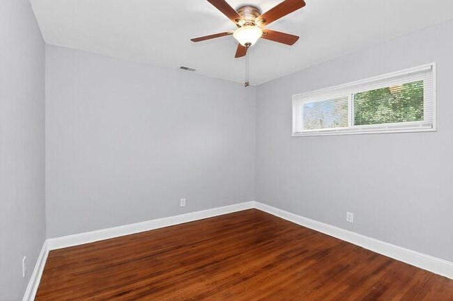 Building Photo - Charming 2BD/1BA Condo on Pecan Ave!