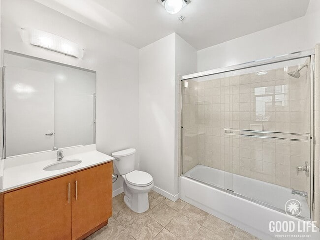 Building Photo - Modern 1BR/2BA Condo with 2 Parking Spaces...