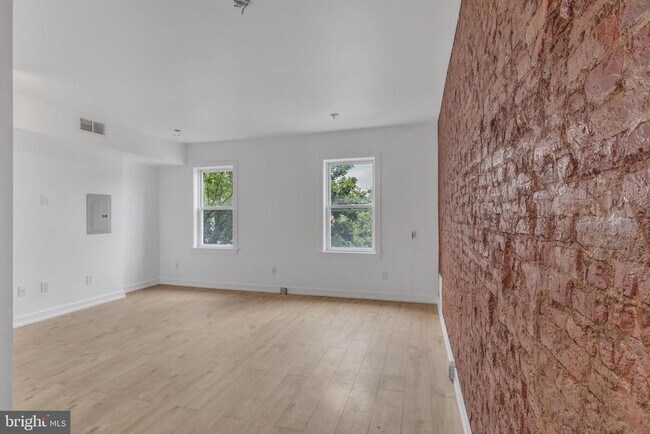 Building Photo - 2313 Frankford Ave