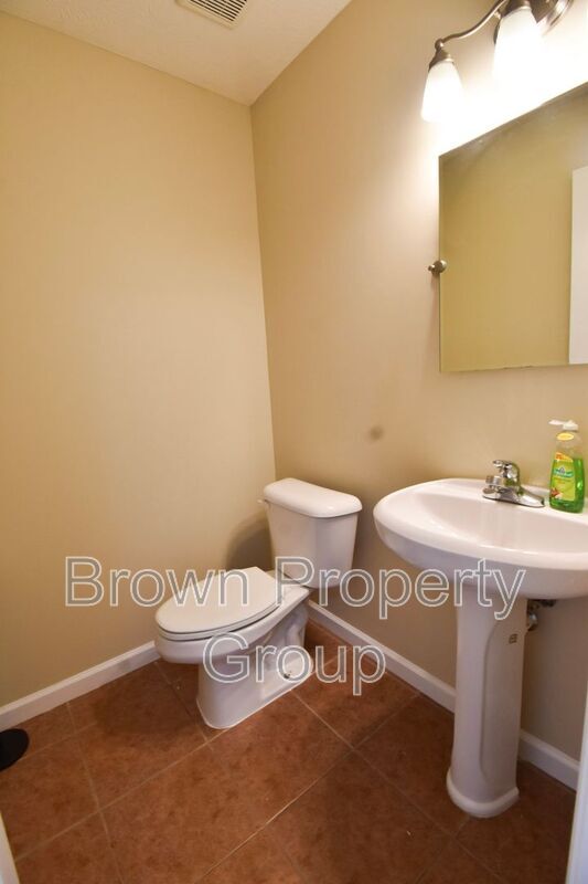 Building Photo - 71 Person Ct