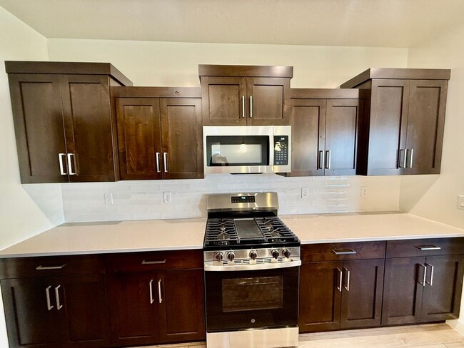 Building Photo - Beautiful Pet-Friendly 4-BR Home in Sunbrook Community