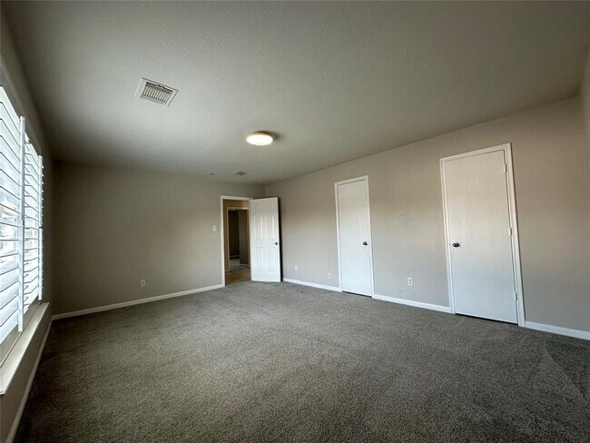 Building Photo - 318 Remington Heights Dr
