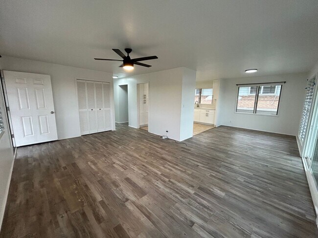 Building Photo - 2601