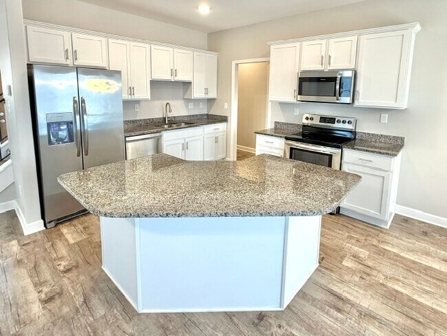 Building Photo - 5440 Lakeside Cove
