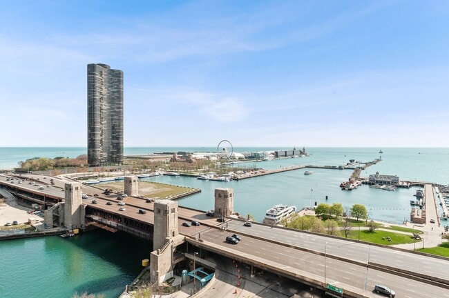 Building Photo - 450 E Waterside Dr