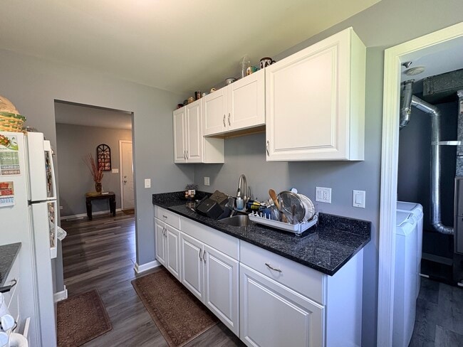 Building Photo - 1320 Foxcroft Dr