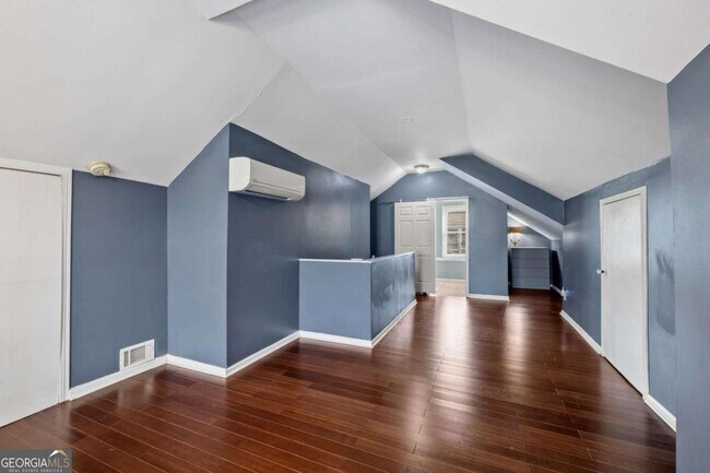 Building Photo - 1649 Beecher St SW