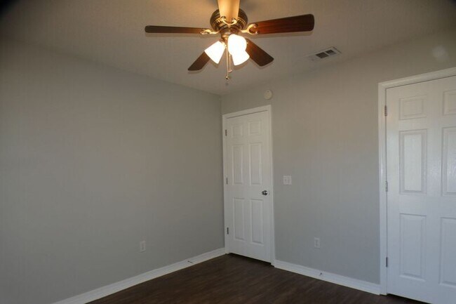 Building Photo - 6607 Woodbury Forest Dr