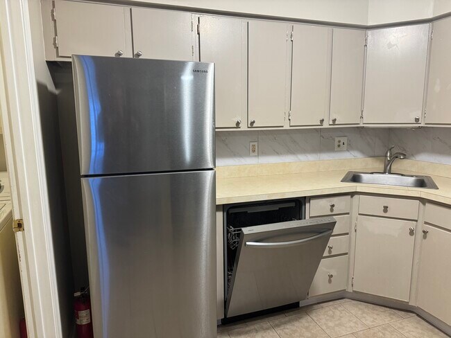 Building Photo - 15 Devon Pl