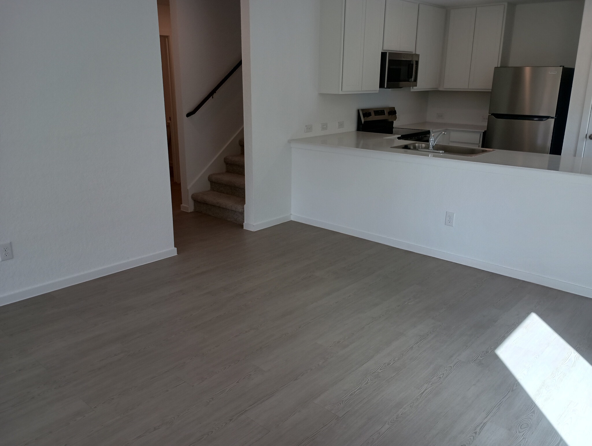 Building Photo - Room in House on Noir Ln