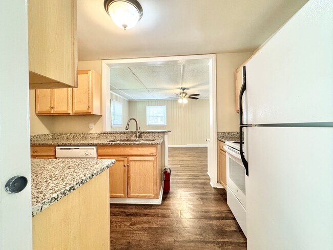 Building Photo - 3808 Parkwood Dr