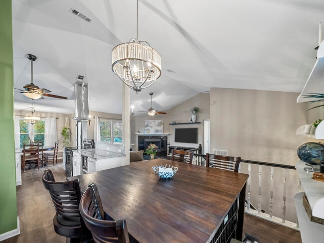 Building Photo - 2301 Summit Dr