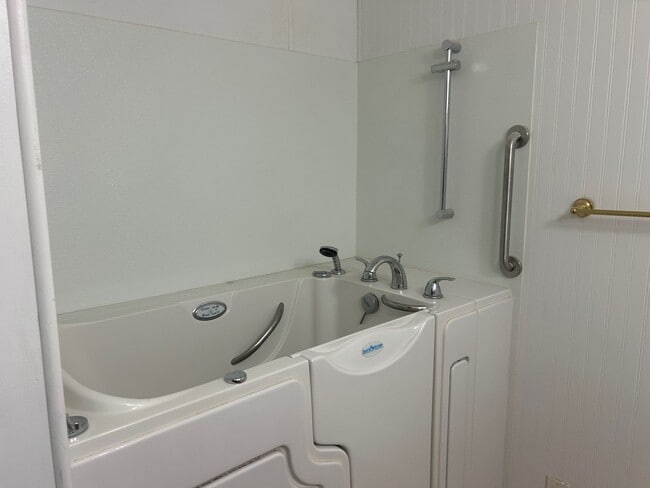 Building Photo - 2 bedroom long term rental in Sun Lakes