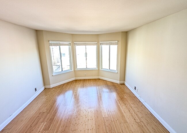 Building Photo - 3321 26th St