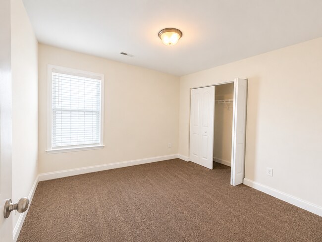 Building Photo - 52 Cane Hill Dr