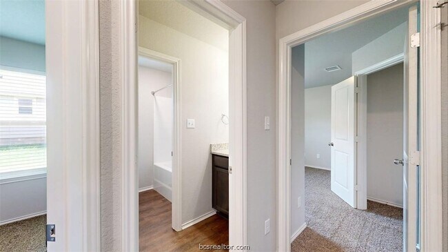 Building Photo - 803 Meadow Brook Dr