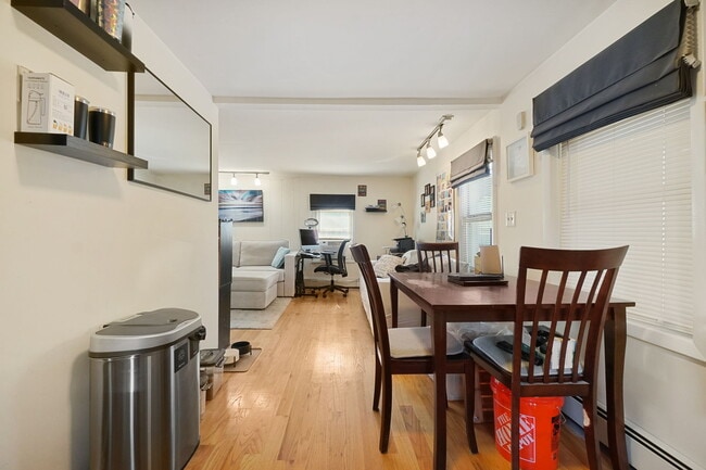 Building Photo - 46 Humbert St