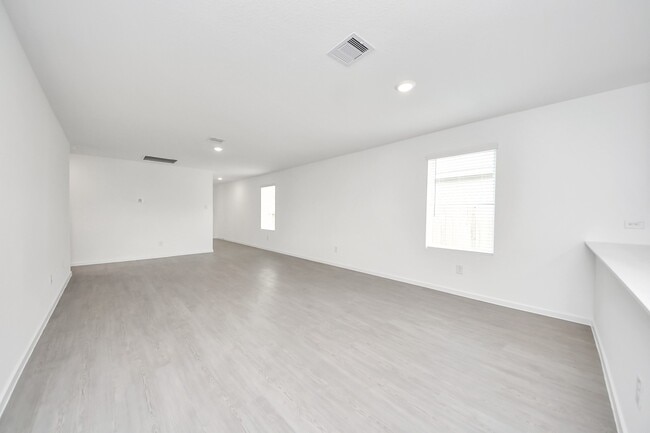 Building Photo - 1220 Charlotte Wy