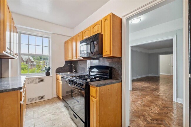 Building Photo - 45 Popham Rd