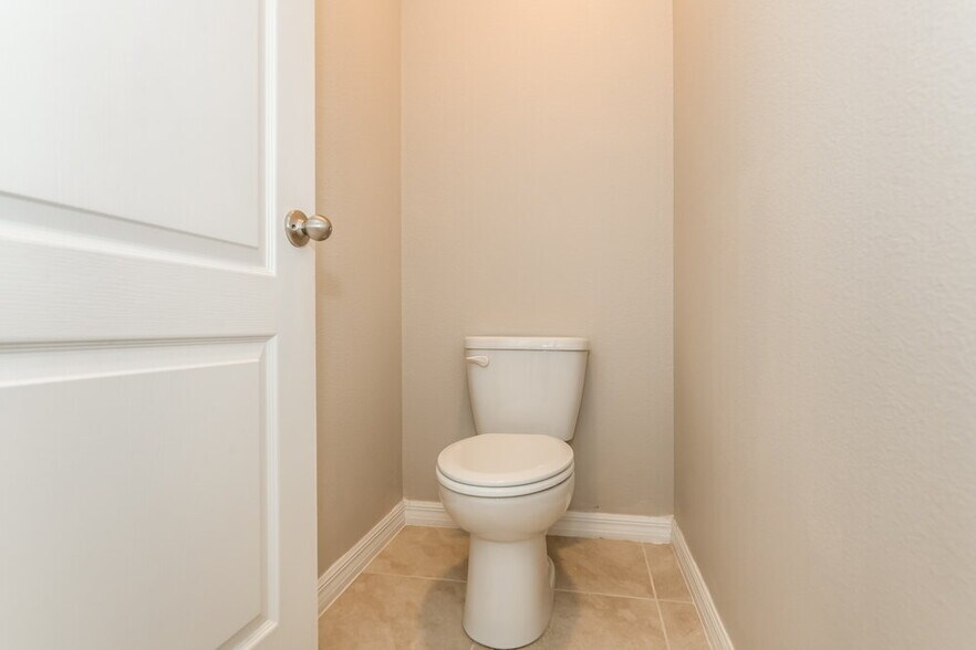 Building Photo - 2484 White Poppy Dr