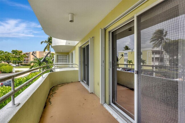Building Photo - 10755 SW 108th Ave