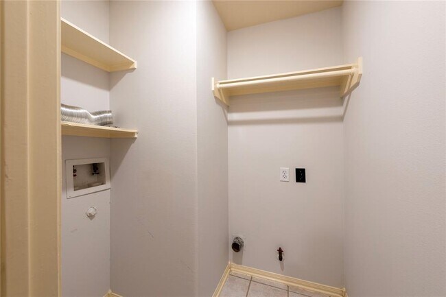 Building Photo - 2306 Millerton Ln