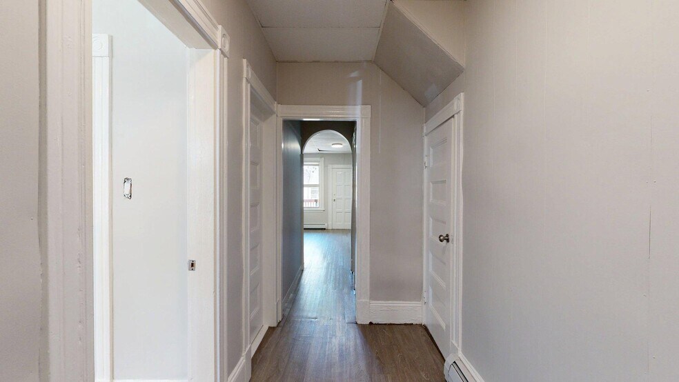 Building Photo - 346 Chelsea St