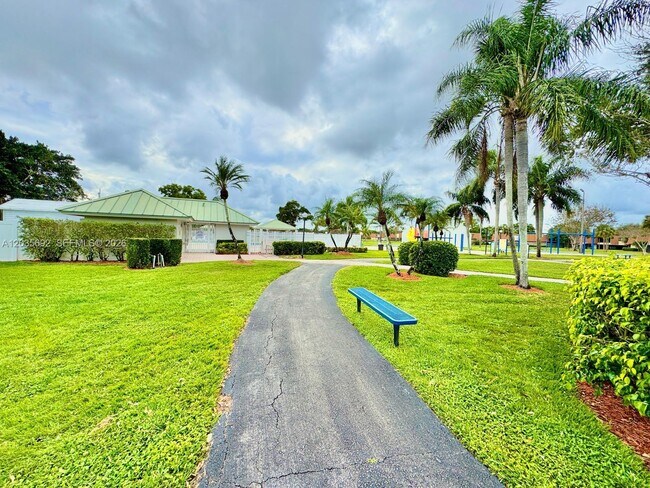 Building Photo - 1415 SW 110th Way