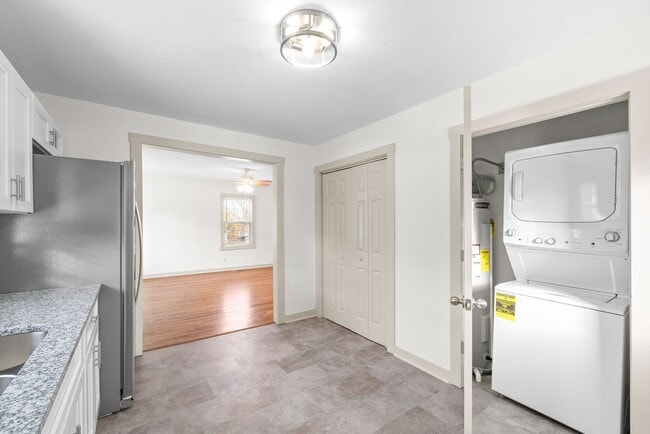 Building Photo - Renovated 3 Bedroom Home For Rent Near Downtown Clarksville