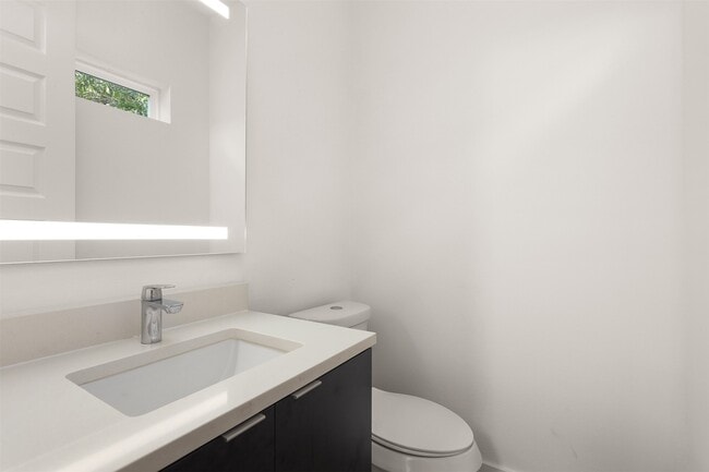 Building Photo - 500 Schweikhardt St