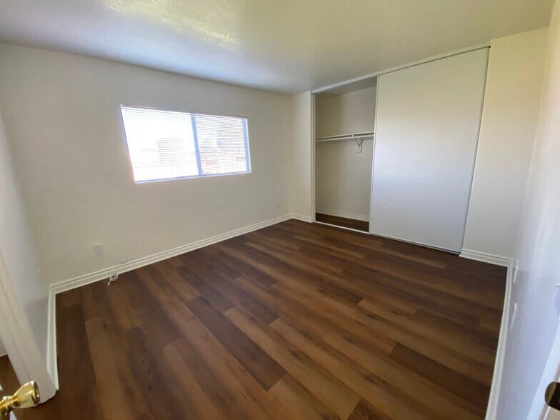 Building Photo - 3045 Brentwood Ave