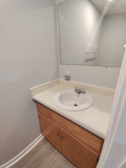 Building Photo - 16 Duiguid Dr