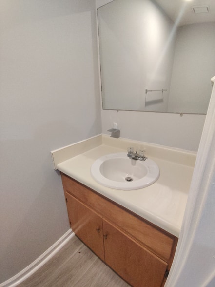 Building Photo - 74 Ferguson Dr