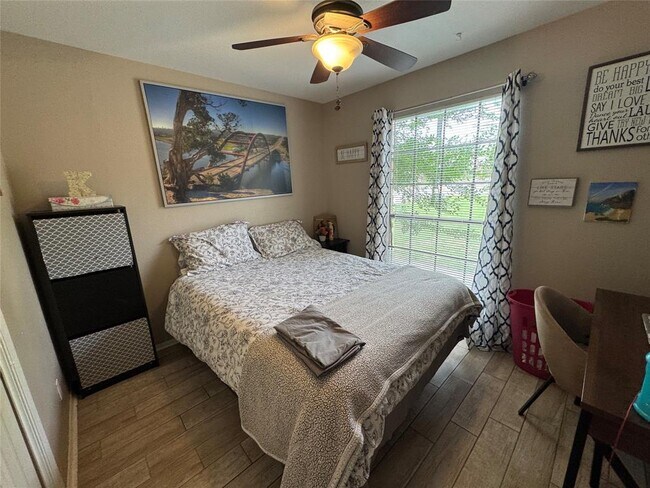 Building Photo - 401 Cypress Ln