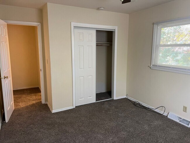 Building Photo - 929 Greenbrier Rd