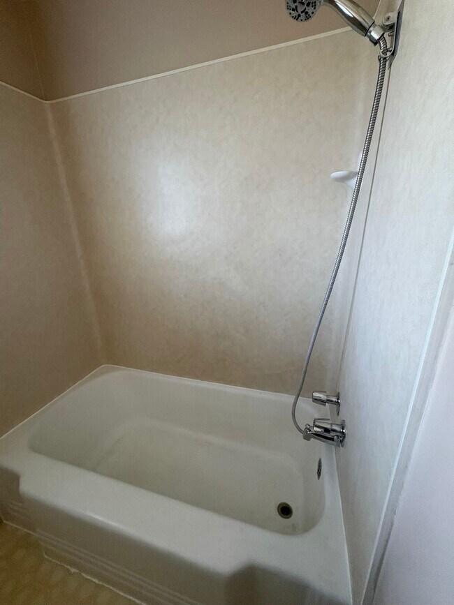 Building Photo - 6832 E Harvey Ave