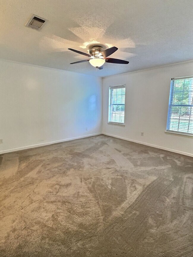 Building Photo - 3-bedroom 2-bathroom home in Vancleave, MS!