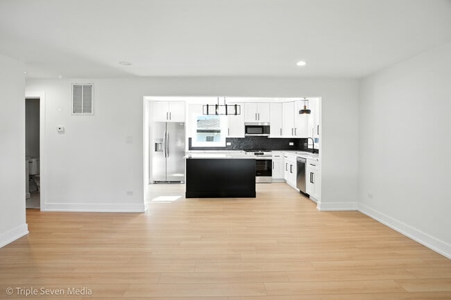 Building Photo - 8053 Newland Ave