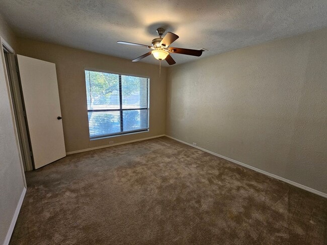 Building Photo - AVAILABLE NOW!