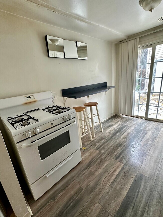 Building Photo - 1501 W Highland Ave