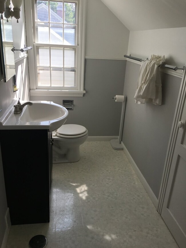 Building Photo - Beautiful, Unique 4 Bedroom Home for Rent
