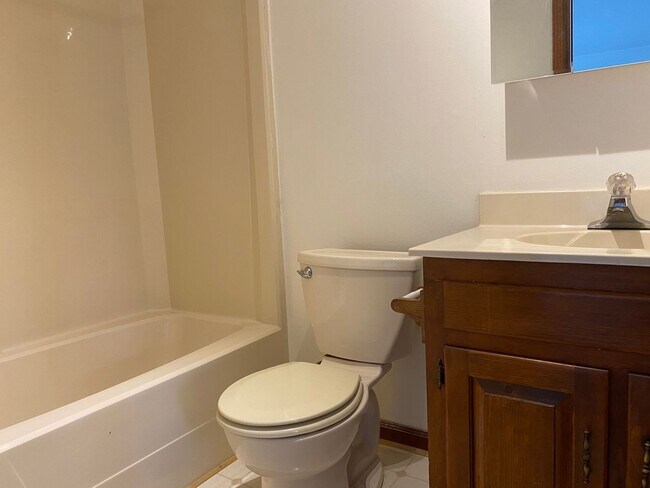 Building Photo - 4807 Bay Winds Ct
