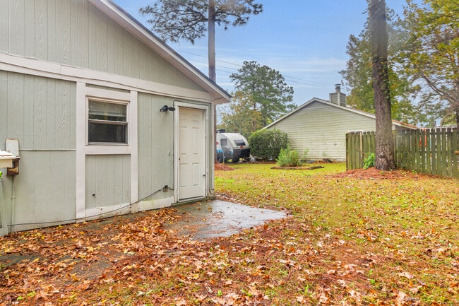 Building Photo - 1629 RaceTrack Rd