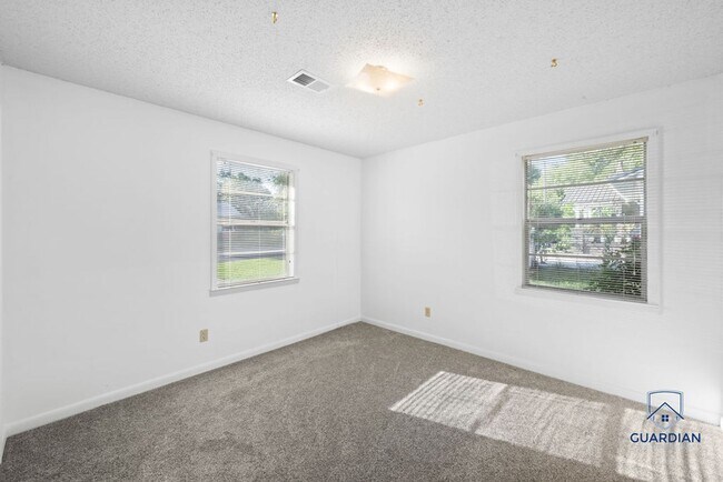 Building Photo - 503 N Hood Ave