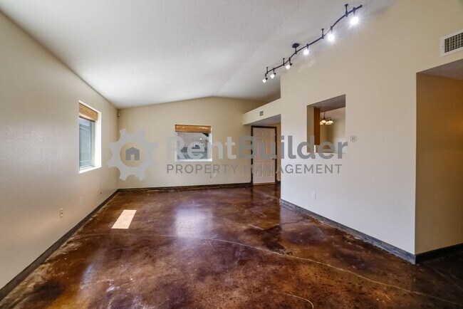 Building Photo - *** LEASE PENDING *** Please apply at your...