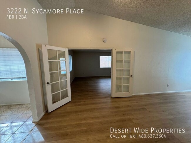 Building Photo - RATE REDUCED! Large 4 bedroom with huge bo...