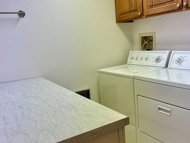 Building Photo - 3 Bedroom Townhome in Durango