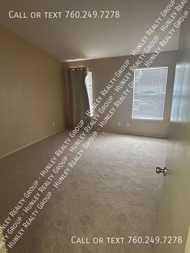 Building Photo - 13560 La Villa Dr