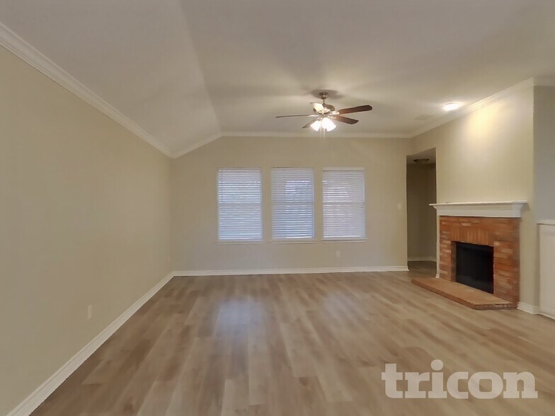 Building Photo - 143 Redbud Dr