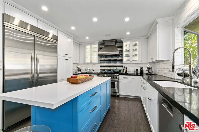 Building Photo - 5176 Don Pio Dr